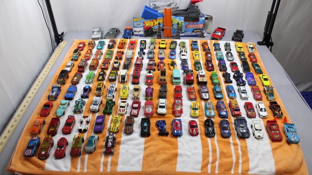 120+ pc Hot Wheels Matchbox Diecast Car Lot + Track Playset Parts Mixed Toy Cars